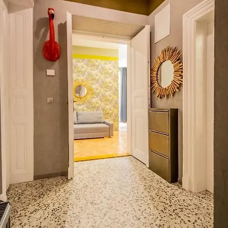 3bdr Oasis In The Heart Of Apartment
