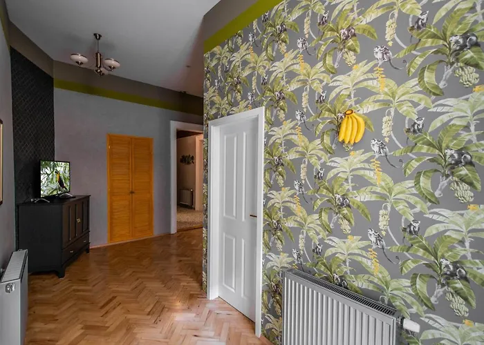 3bdr Oasis In The Heart Of Apartment