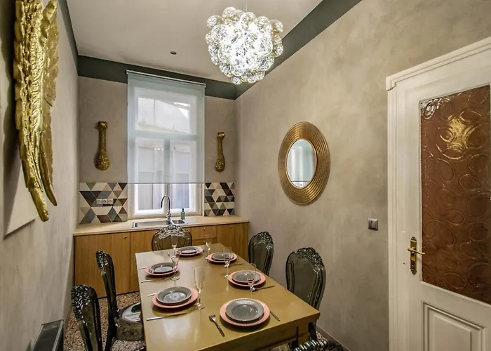 Apartment 3bdr Oasis In The Heart Of